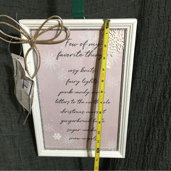 "Favorite Things" List Christmas Wall Decor - Picture 7 of 8